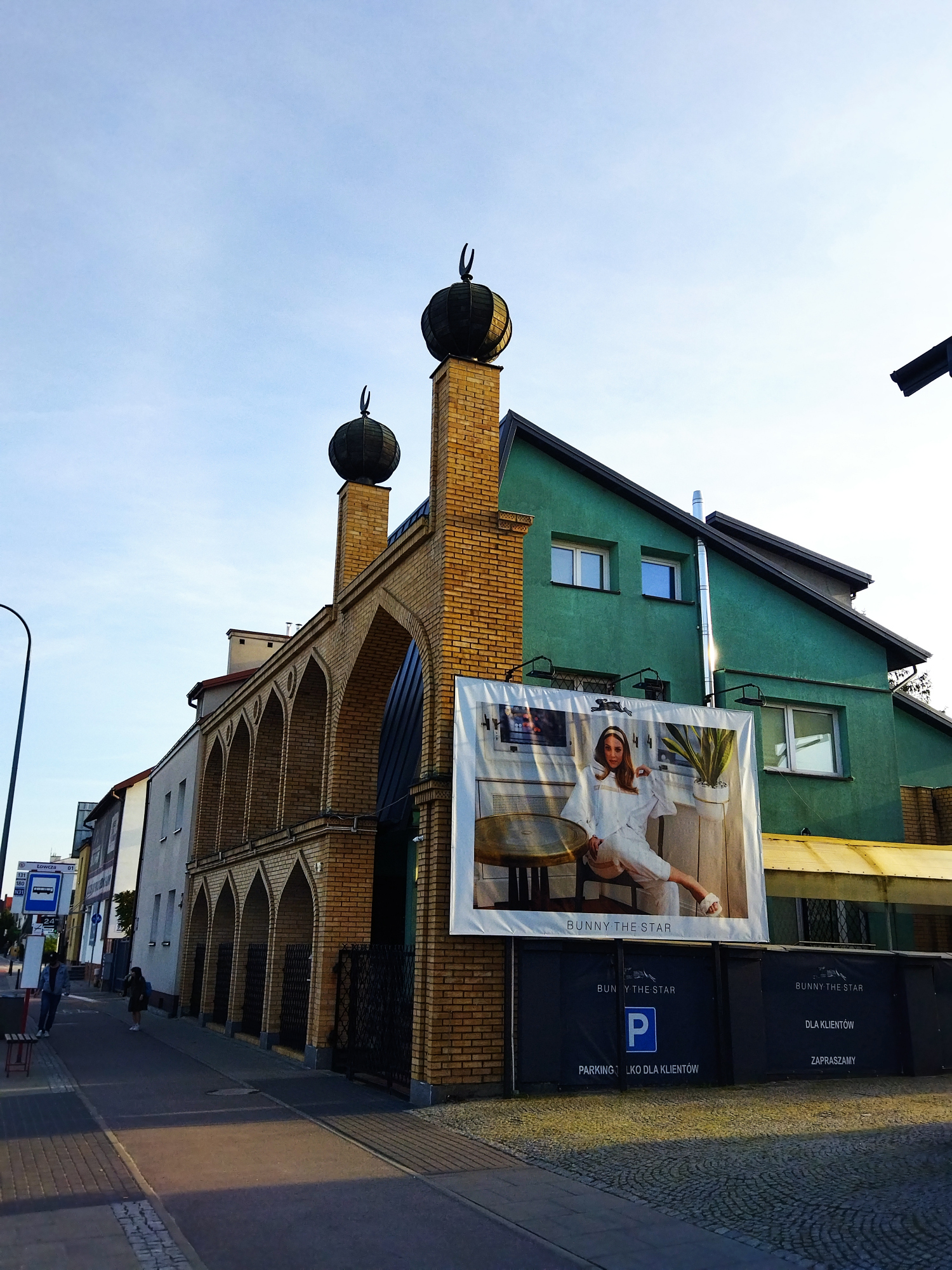 Zdjęcie architektury budynku Centrum Kultury Islamu i meczet